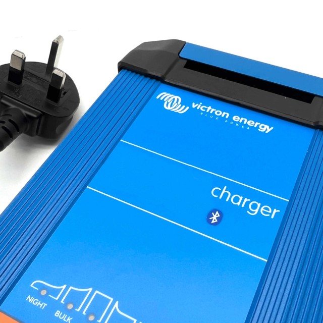 Battery Charger 12V 20A 3 Outputs, Blue Smart IP22