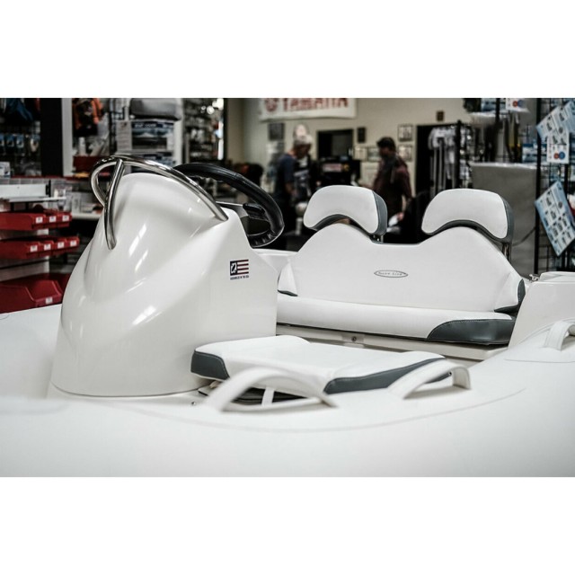 Inflatable ZODIAC RIB yachtiline Neoprene White with console and seat (Polyester Hull)
